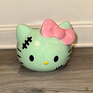Hello Kitty frankenstein planter